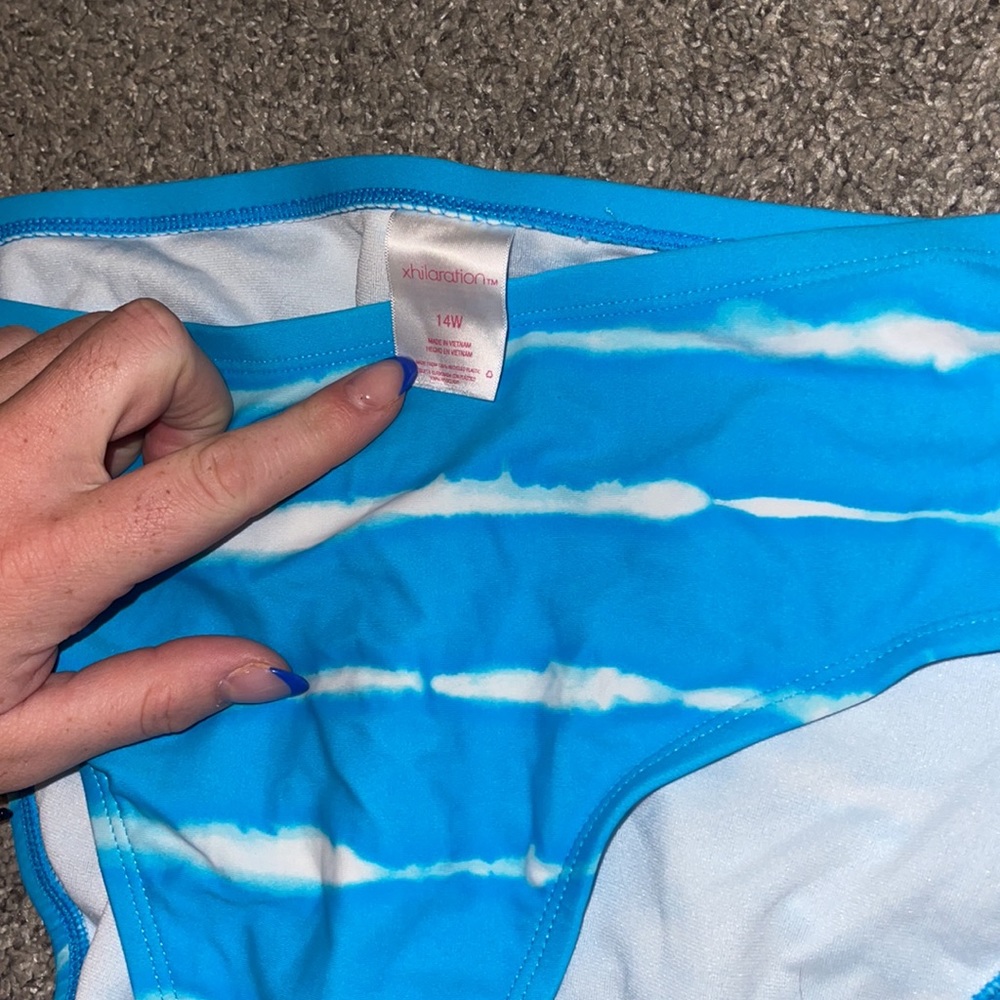 Blue & white patterned bikini - Picture 3 of 4